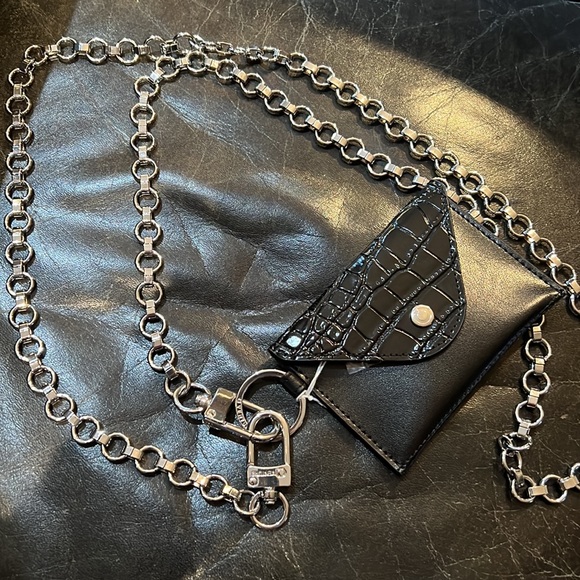Quicksilver Crossbody Phone Chain - Picture 5 of 13